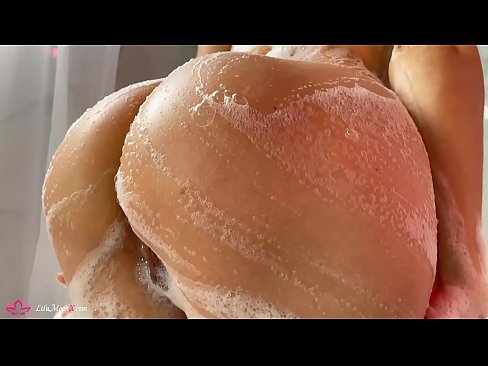 ❤️ Brunette pussy bibragailuarekin masturbatzen du dutxan orgasmo bizia lortzeko ☑ Porno %eu.sexvideosex.topan