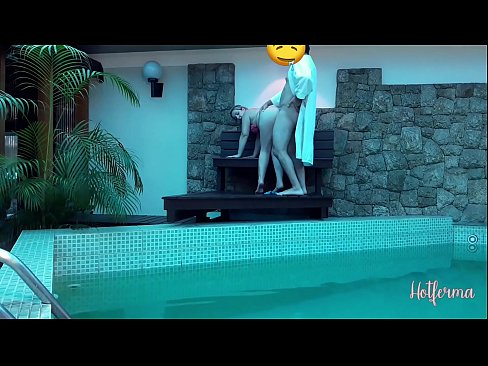 ❤️ Boss neskamea igerilekura gonbidatzen du, baina ezin izan dio beroari eutsi ☑ Porno %eu.sexvideosex.topan