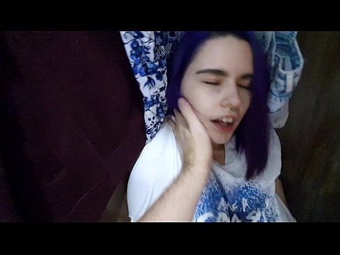 ❤️ Nire ahizpa armairuan aurkitu eta lagundu zion esperma ☑ Porno %eu.sexvideosex.topan